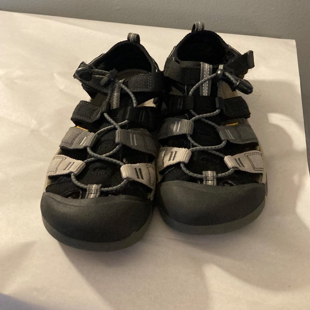 Keen Sandals Size 4